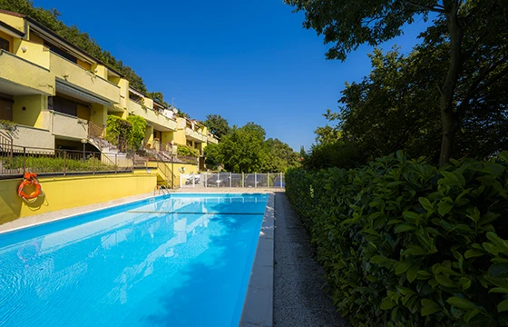 Soiano del lago (BS): Appartamento in residence con piscina