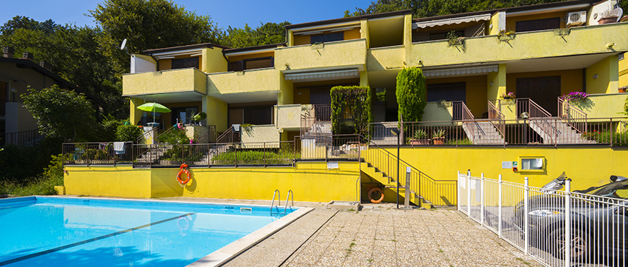 Soiano del lago (BS): appartamento in vendita in residence con piscina