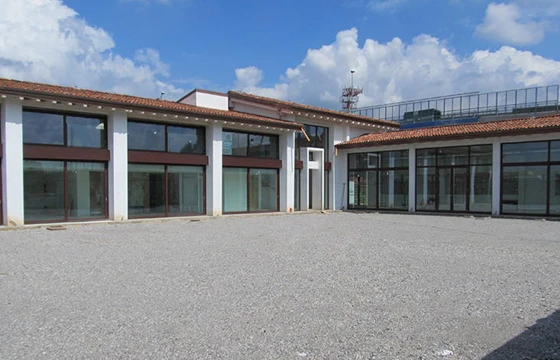 Brescia 2: Cascinale ristrutturato - Esterno con ampio piazzale