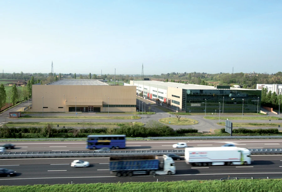 Brescia, grandi immobili commerciali fronte A4