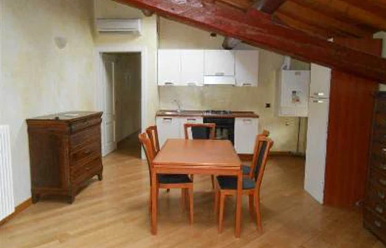 Desenzano del Garda (BS): Mansarda in centro storico - Interno