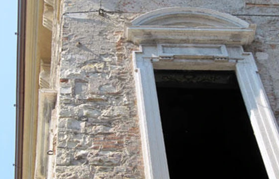 Brescia: Palazzo Calini Gambara - Dettaglio finestra