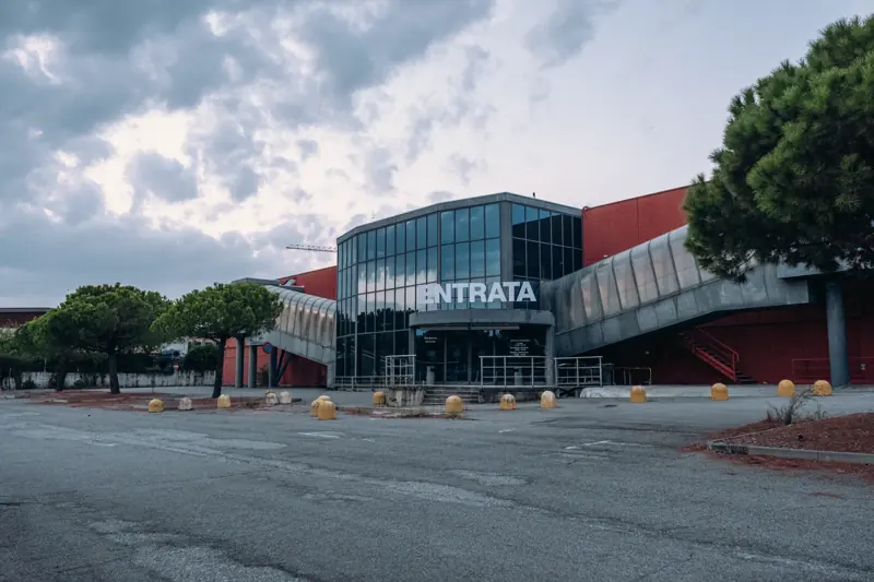 Erbusco (BS): Grande negozio in centro commerciale