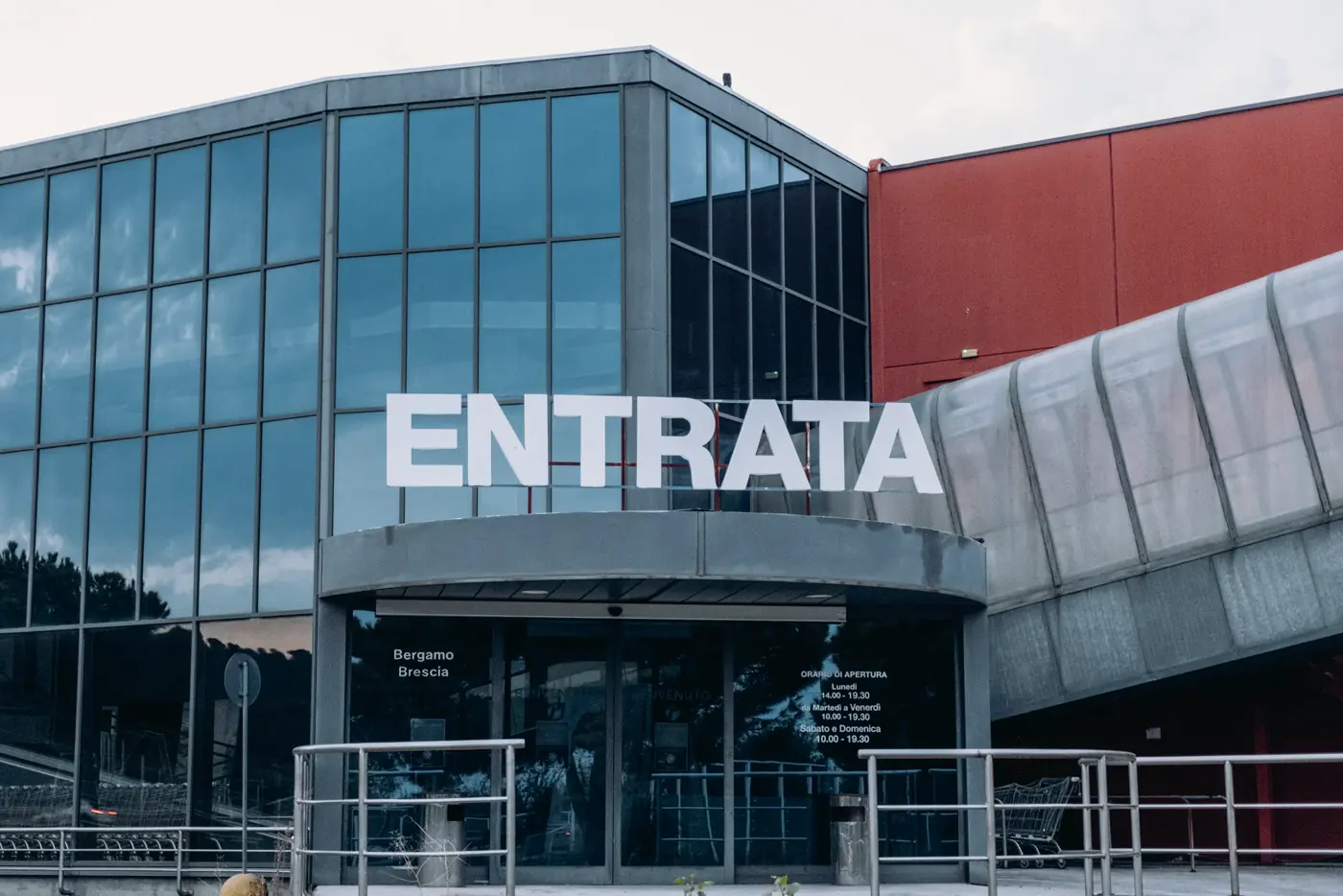 Erbusco (BS): grande negozio in centro commerciale