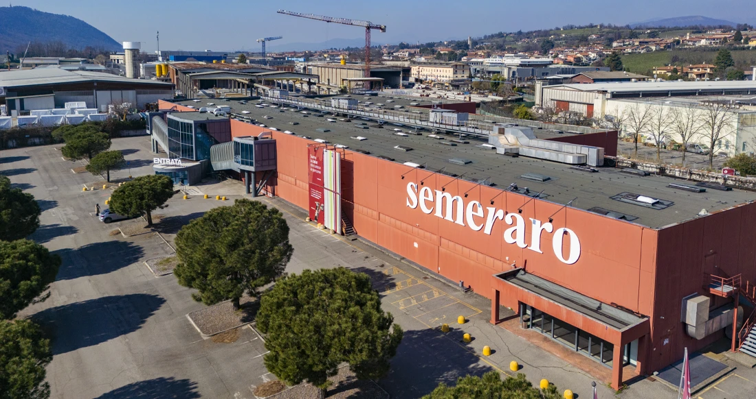 Erbusco (BS): Grande negozio in centro commerciale